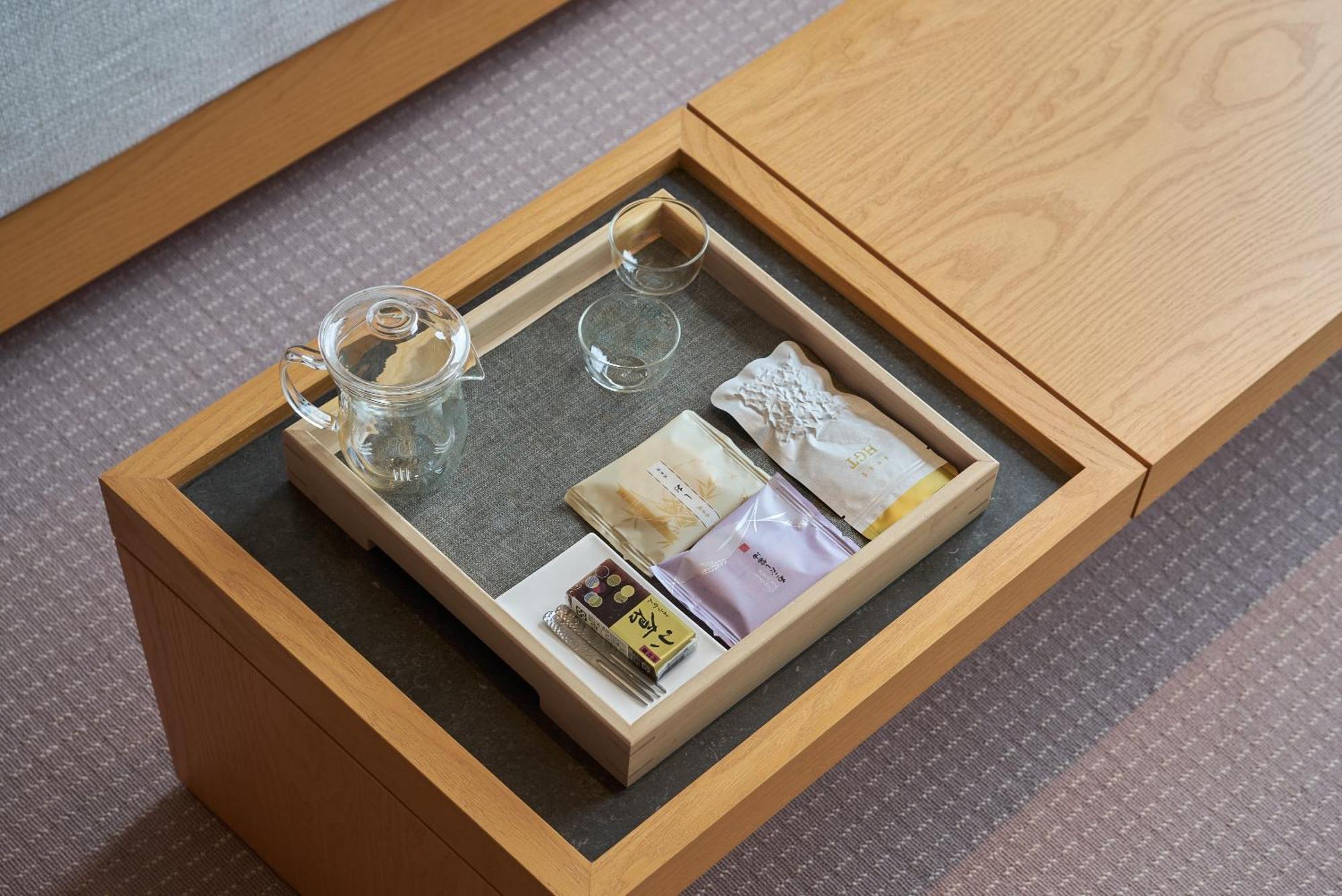 Hotel Royal Chiao Hsi Csiaohszi Kültér fotó A tea tray in a hotel room