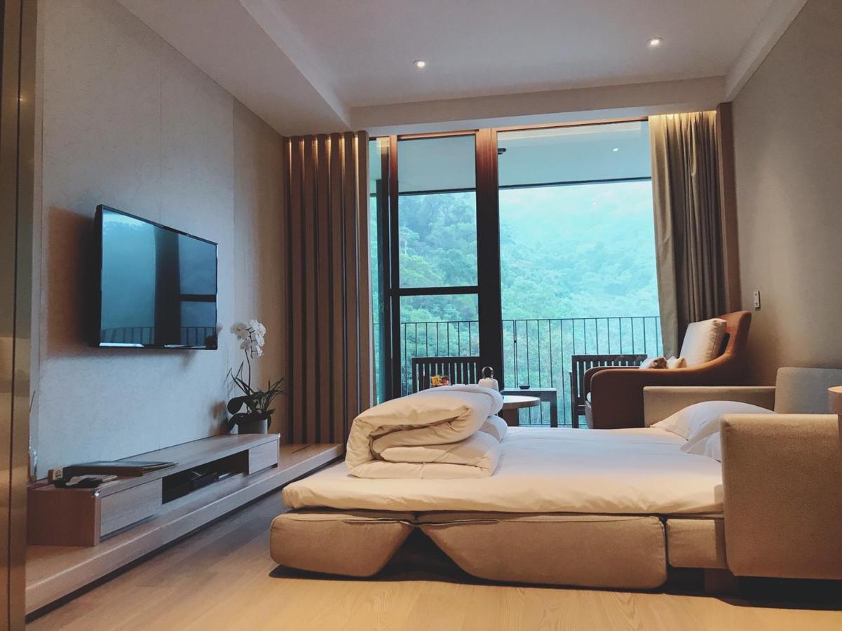 Hotel Royal Chiao Hsi Csiaohszi Kültér fotó A sofa bed
